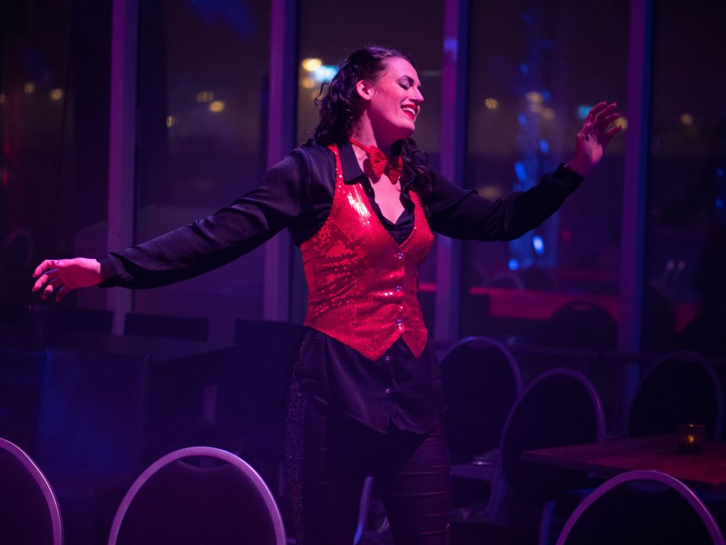 Freja Sandkamm als Violetta, tanzend 